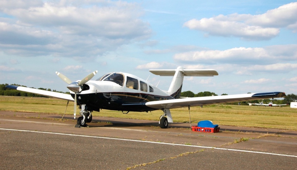 Piper PA-28RT-201 aircraft share