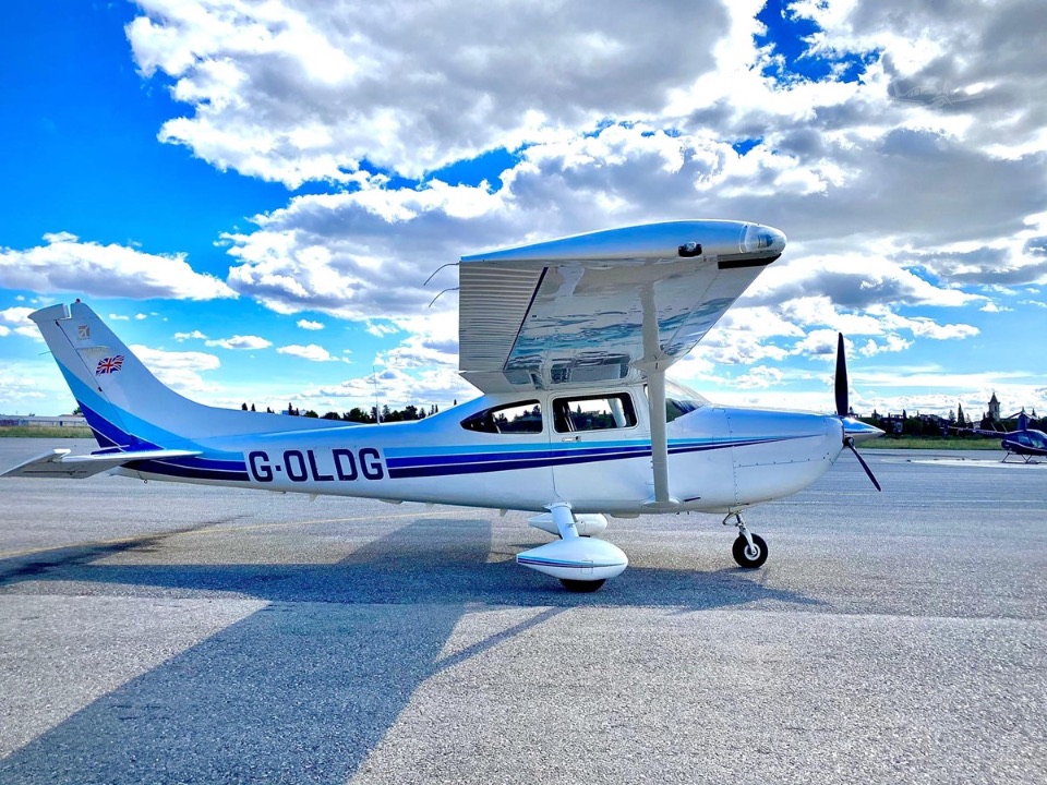 Cessna 182T Skylane G-OLDG aircraft for sale
